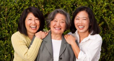 Senior,Woman,With,Her,Adult,Daughters. Usia Menopause Wanita