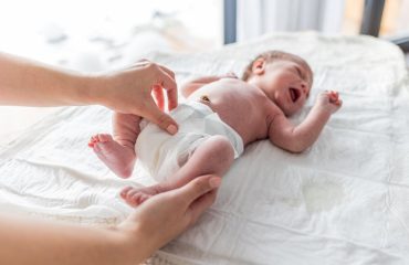 8 Penyebab BAB Bayi Berlendir dan Berbiji, Jangan Dianggap Remeh!