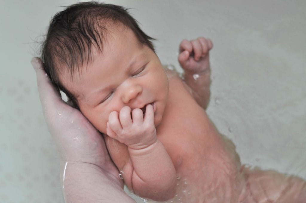 Water birth adalah
