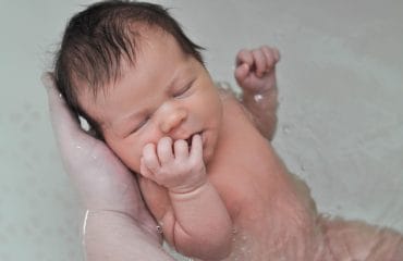 Water birth adalah