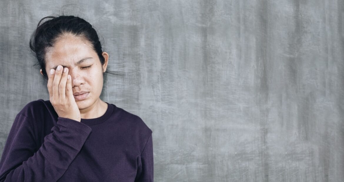 penyebab kedutan pipi