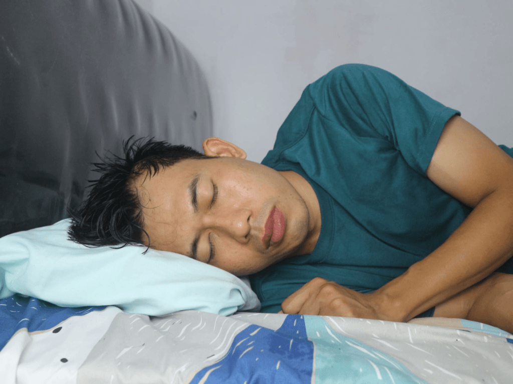 posisi tidur untuk mengurangi nyeri dada