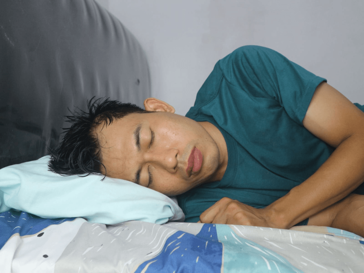 posisi tidur untuk mengurangi nyeri dada