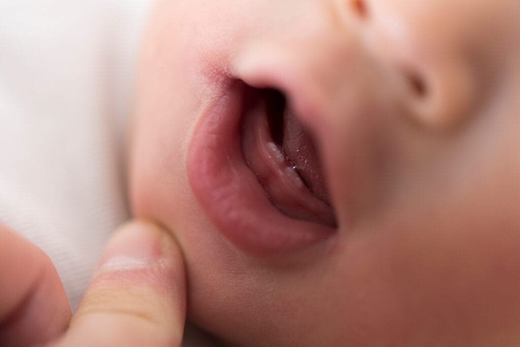 ciri-ciri bayi tumbuh gigi