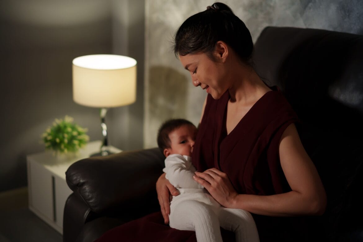 posisi menyusui yang benar