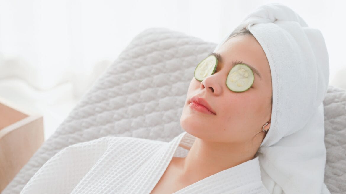 manfaat timun untuk wajah