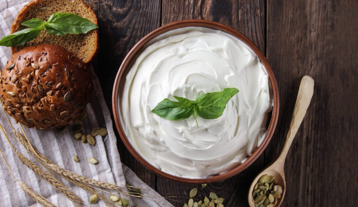 perbedaan greek yogurt dan yogurt biasa